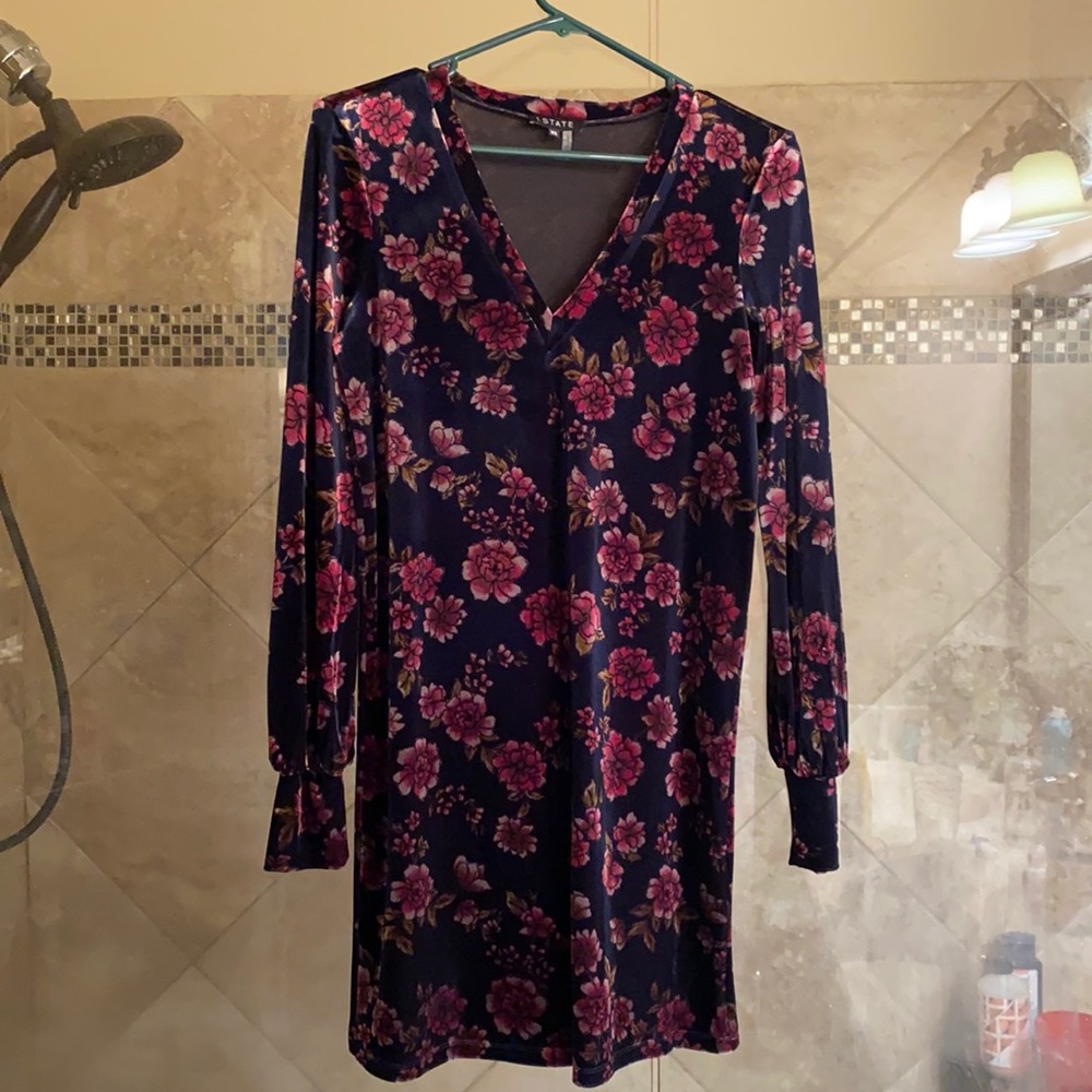 1 State XS velvet dress. Never worn. Multi color